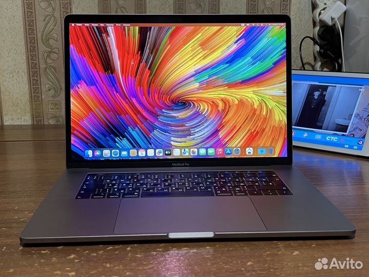 MacBook Pro 15-Inch 2019 /i7/16/256