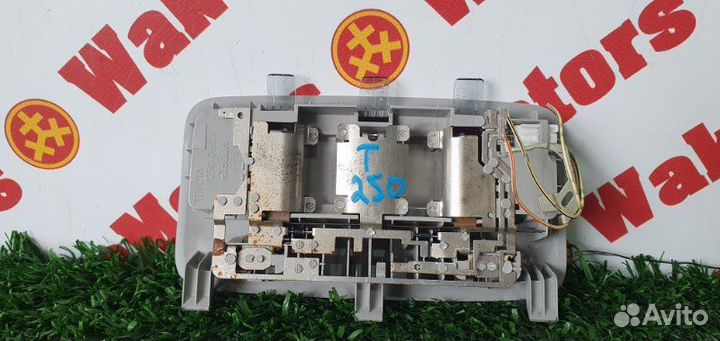 Плафон подсветки салона Toyota Avensis AZT250 1AZ