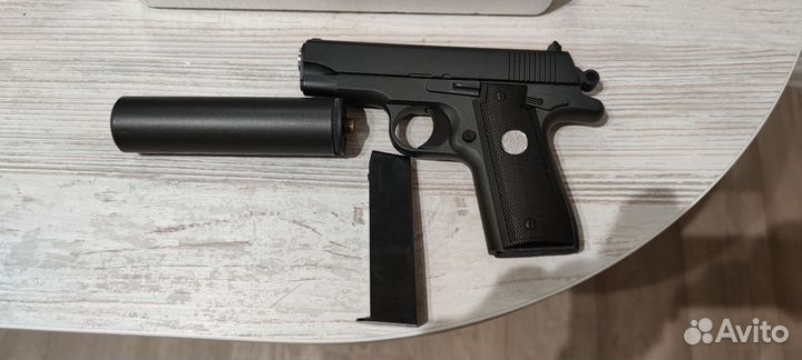 Детский пневматический пистолет