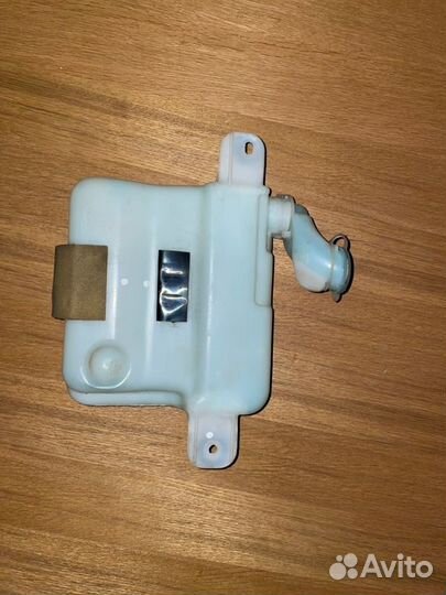 Бачок омывателя заднего стекла Toyota Land Cruiser