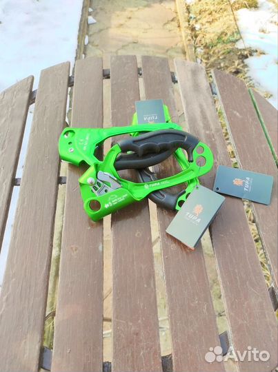 Жумар правый Tupa,верёвочный зажим.Зеленый