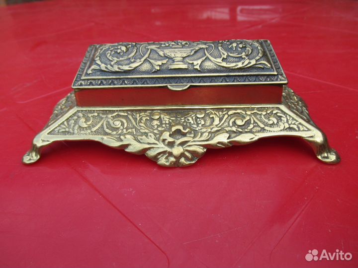 Шкатулка бронза