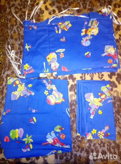 Бортики в кроватку, простынь,подушка с наволочкой