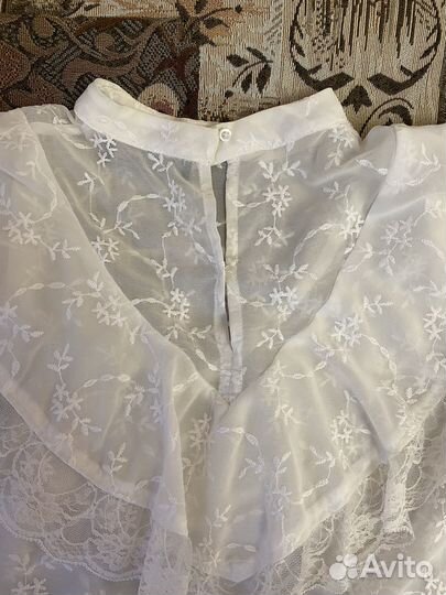 Блуза с воланами