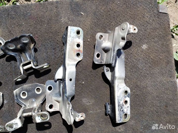 Петли KIA sorento 2005г. 2.5 aт дизель