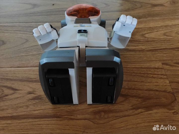 Робот управляется звуком