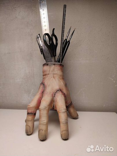 Подставка для канцелярии Вещь Рука из Wednesday