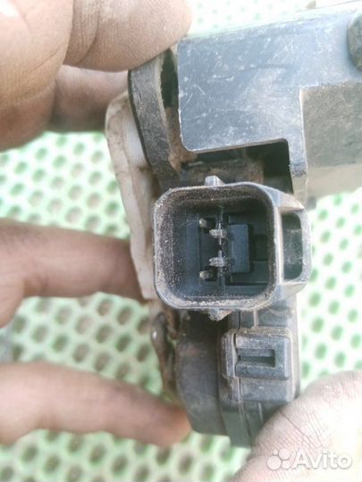 Замок двери задний правый Mitsubishi Lancer 9 4G18