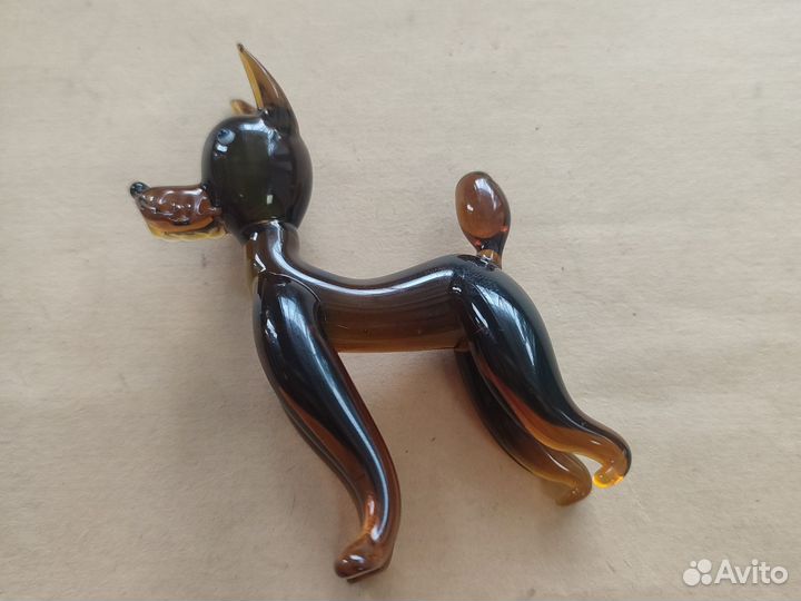 Фигурка из цветного стекла