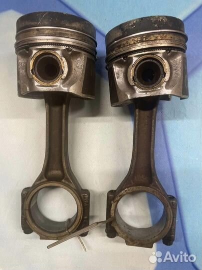 Поршень в сборе с шатуном 038107065CH