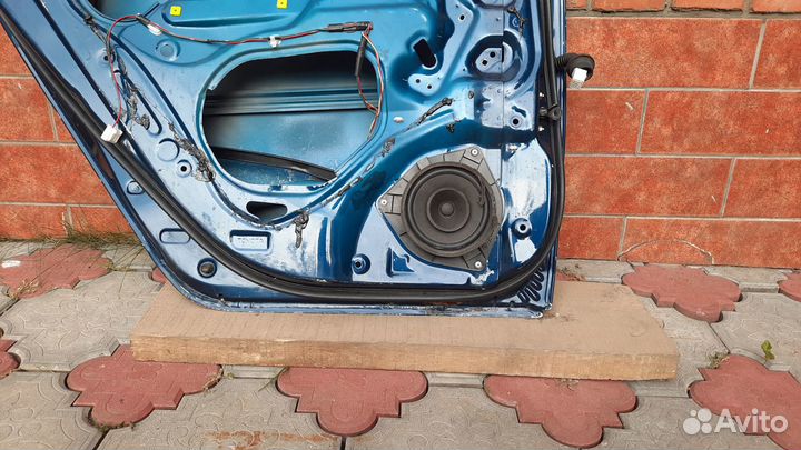 Toyota Corolla E120 хетч дверь левая задняя