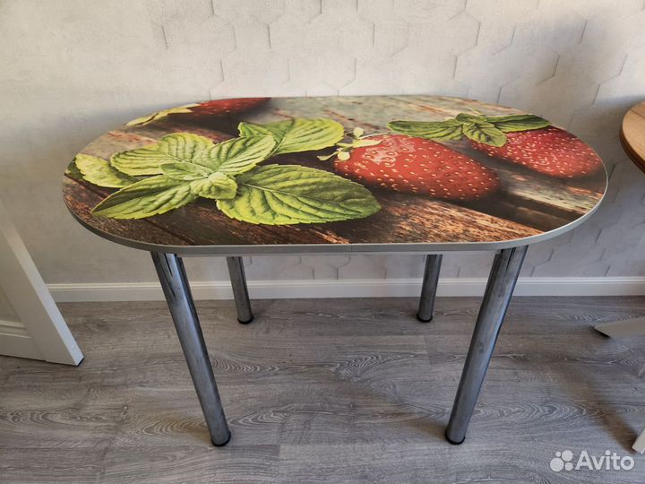 Кухонный стол