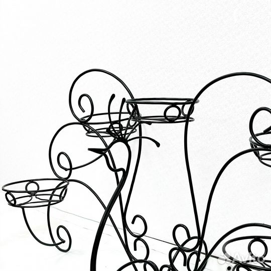 Кованая подставка для цветов 