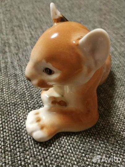 Фарфоровая статуэтка