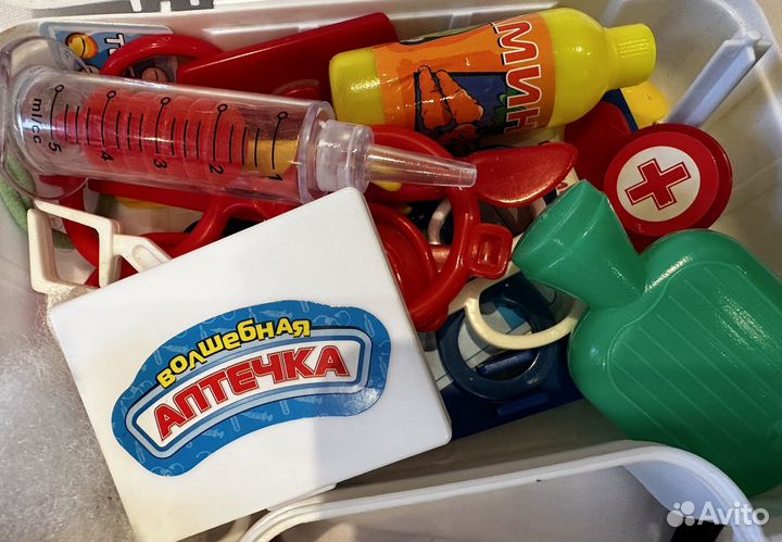 Костюм доктора с аптечкой и стетоскопом