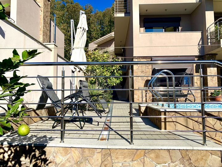 Дом 250 м² на участке 6,5 сот.