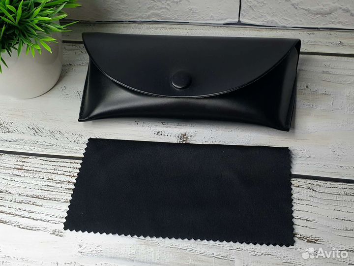 Защитный чехол для очков с салфеткой