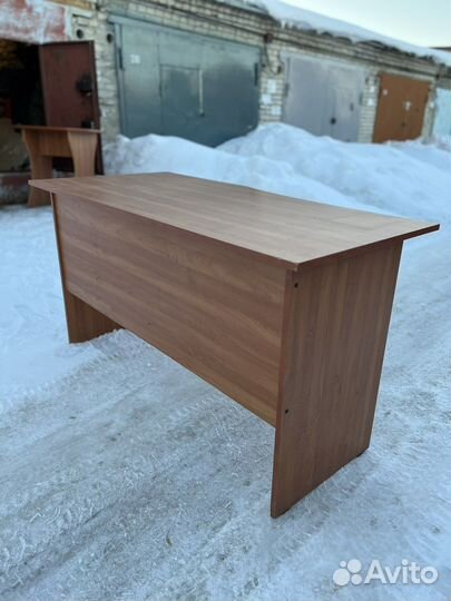 Стол письменный или компьютерный