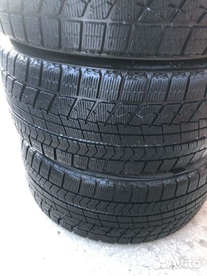 Bridgestone Blizzak VRX 245/40 R18 93S