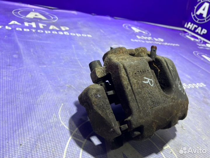 Суппорт передний правый Mercedes Benz Ml 164