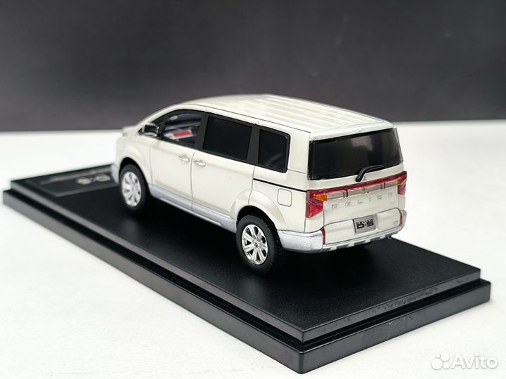 Mitsubishi Delica D:5 1:43 коллекционная модель