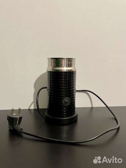 Кофемашина nespresso с капучинатором и держателем