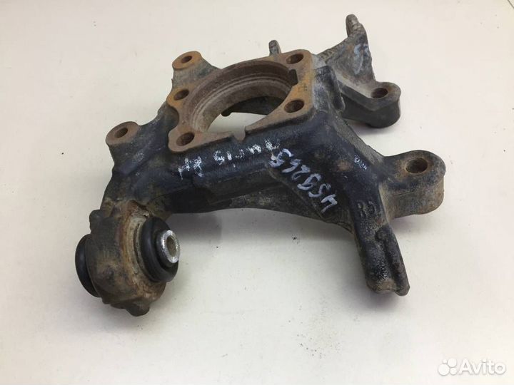 Кулак поворотный задний правый Toyota Auris E150 2