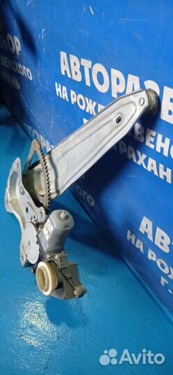 Задний правый стеклоподъемник Toyota Verso минивен