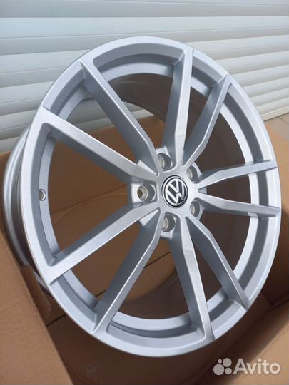 R18/5/112 Pretoria Silver, VW Golf, Skoda Octavia