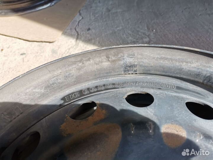 Комплект: шины, диски и колпаки R16