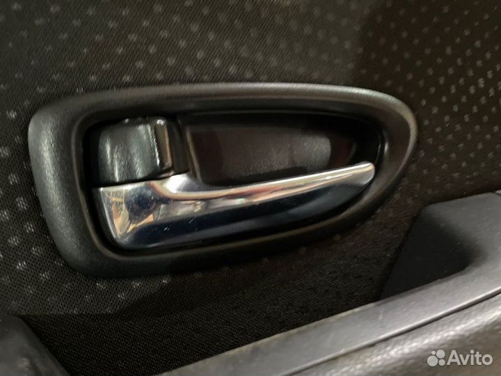 Ручка салона передняя левая Nissan Almera G15