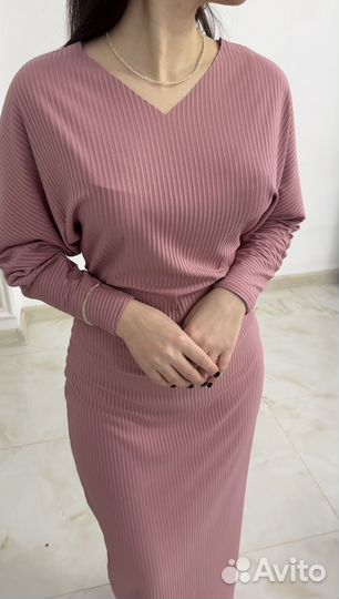 Платье миди в рубчик