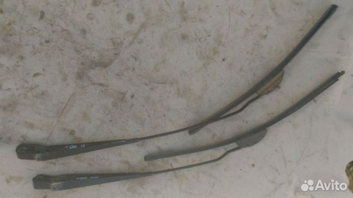 Поводок стеклоочистителя передний Ford Mondeo II