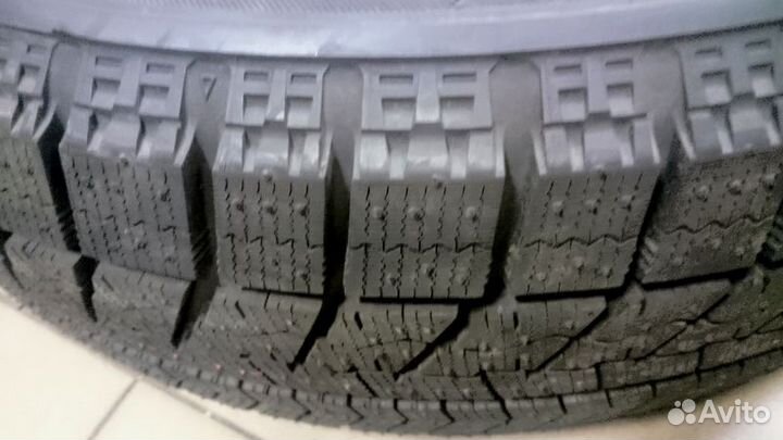 Bridgestone Blizzak VRX 235/40 R18 91S