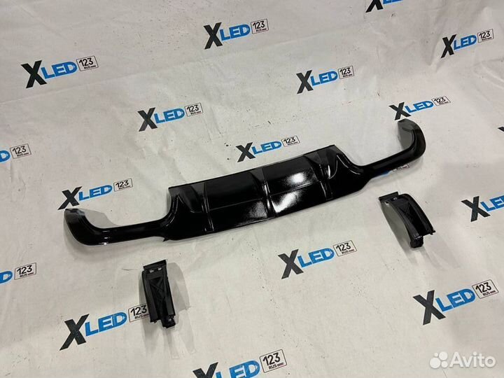 Диффузор W204 AMG C63 рестайлинг чёрный глянец