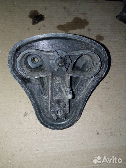 Peugeot 206 крепление ручки капота