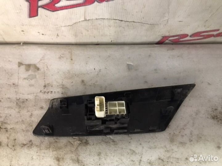 Кнопка стеклоподъемника задняя Toyota Rav4 CA40