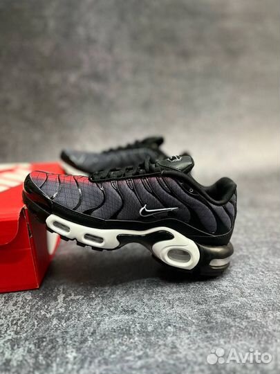 Кроссовки Nike Air Max Tn Plus