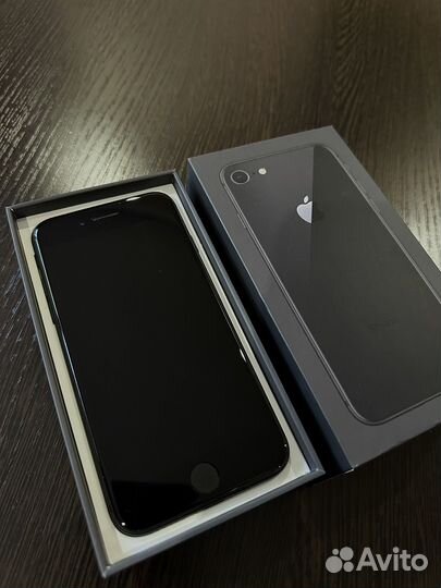 iPhone 8, 64 ГБ