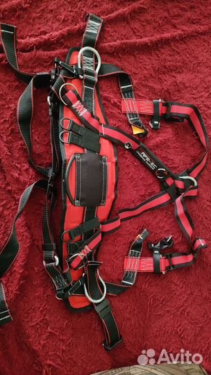 Страховочная привязь