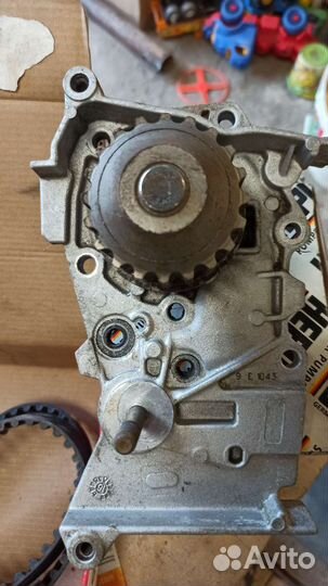 Помпа на renault logan и Ларгус 1.6 клапаный
