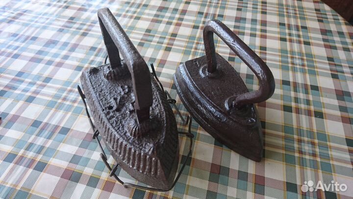 Ретро Утюги (2 шт ) на подставке Клеймо: 1. №4 2