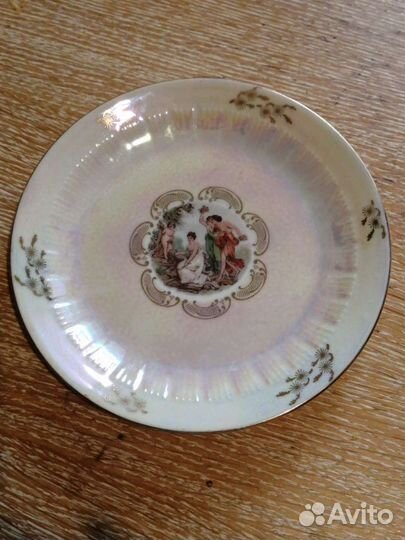 Тарелка фарфоровая