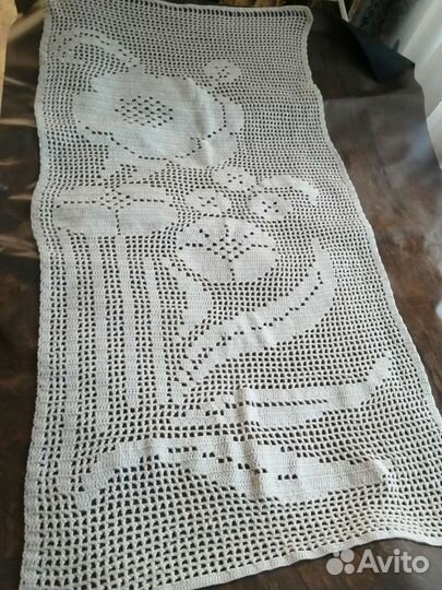 Скатерть, столешница с вышивкой
