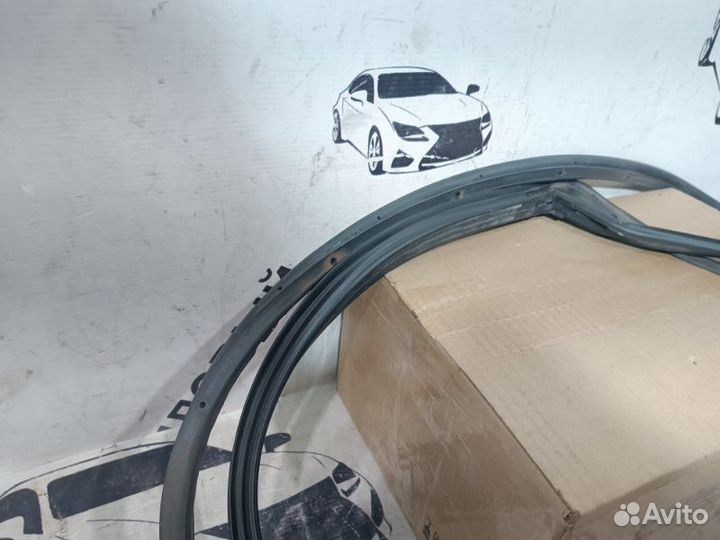 Уплотнитель двери задний правый Hyundai Solaris 1