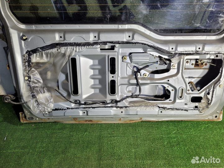 Коса двери багажника на Mitsubishi Pajero Io