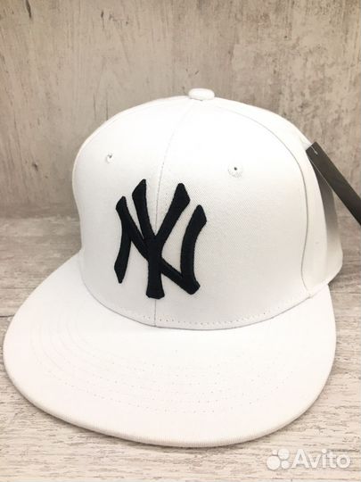 Бейсболка с прямым козырьком