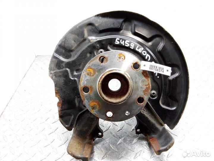 Кулак поворотный правый seat Leon 3