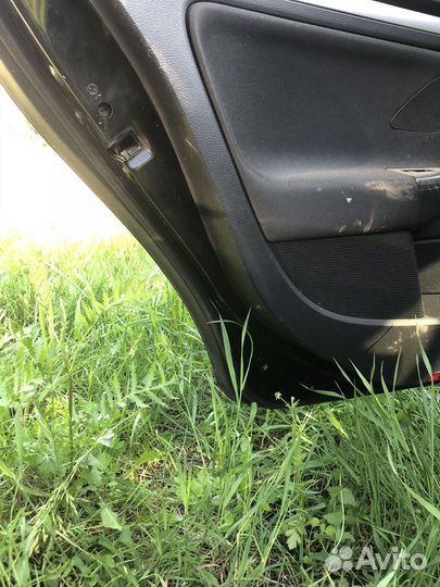 Дверь задняя левая Volkswagen Jetta 5