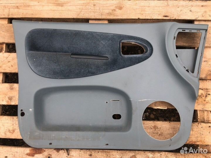 Обшивка двери передняя левая Renault Scenic